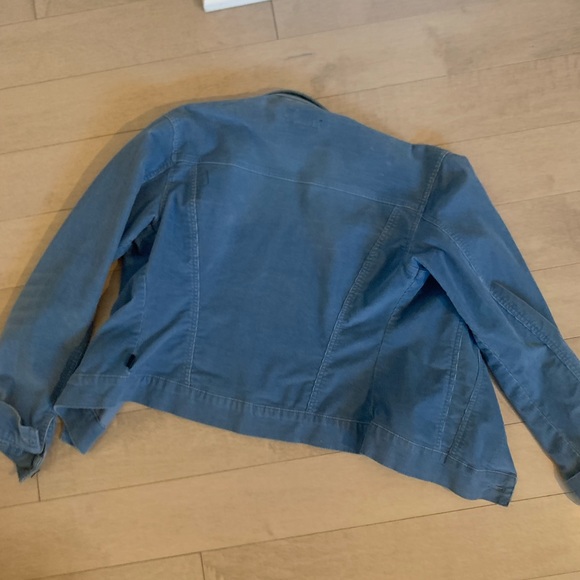 Medium sized button up jacket - Picture 2 of 3